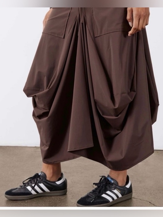 Ruti Go To Brown Midi Skirt with Pockets. Small - Picture 3 of 13